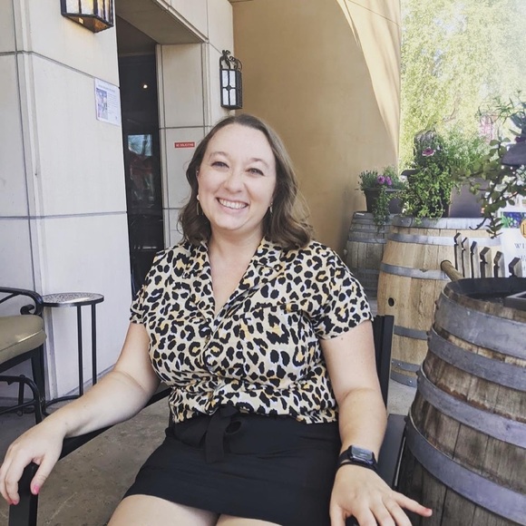 Meet your Posher, Alysa - Picture 1 of 2